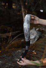 Charger l&#39;image dans la galerie, Handcrafted Drinking Horn