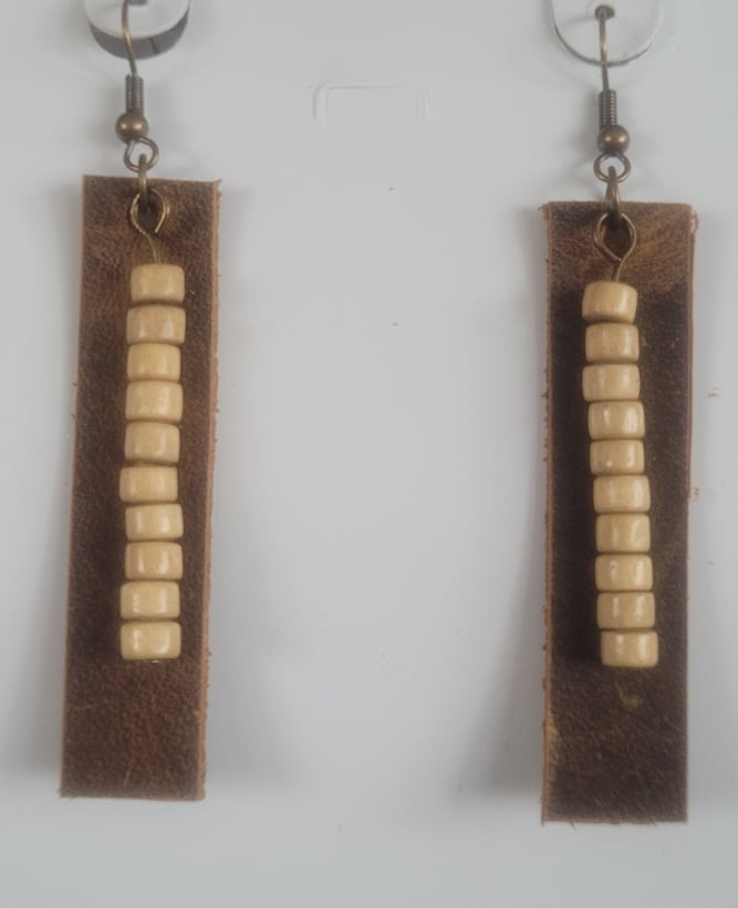 Leather and wooden beads earring